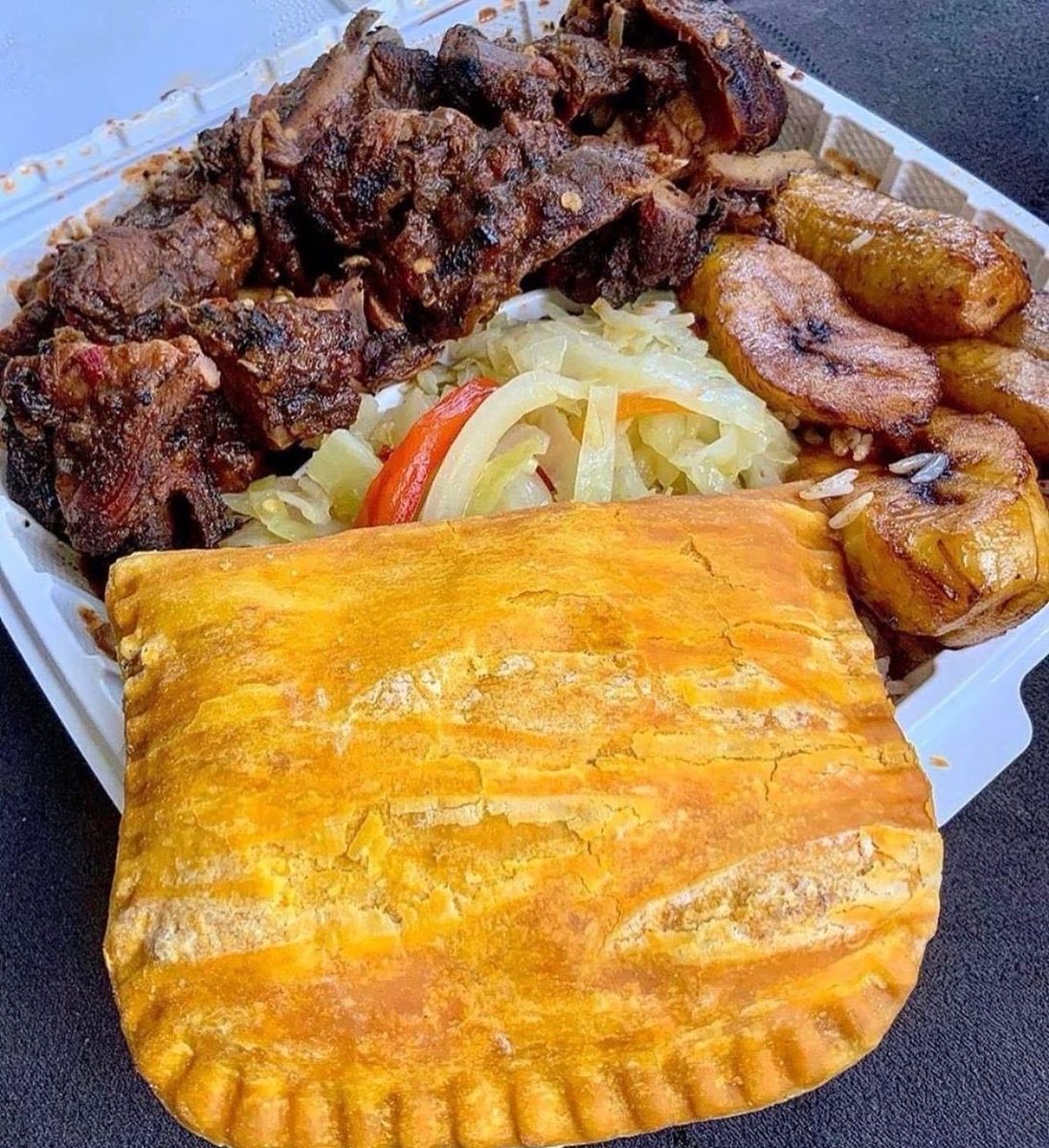bossbabejass's tweet photo. Jamaican Patties 😍 https://t.co/K2lyT4GhuX