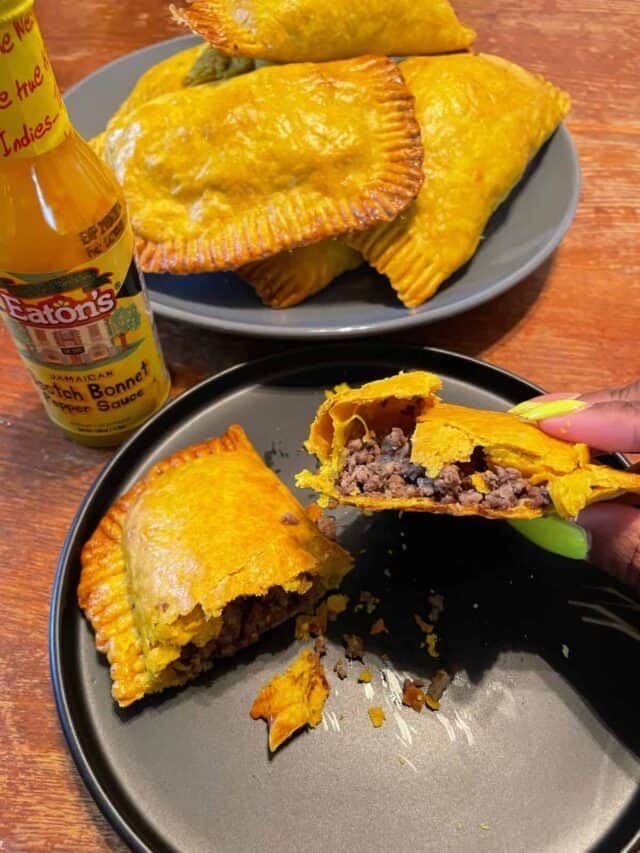 bossbabejass's tweet photo. Jamaican Patties 😍 https://t.co/K2lyT4GhuX