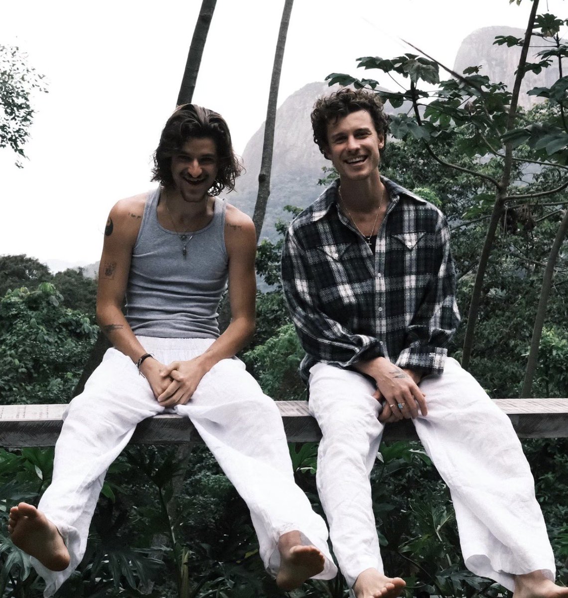 ShawnMendesBRA's tweet photo. Shawn Mendes e Mike Sabath no estúdio no Rio de Janeiro 👀🇧🇷 https://t.co/lCHLpBd0KG