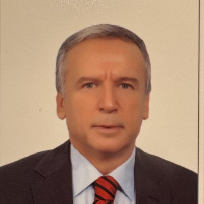 kursadbucak's tweet photo. Değerli büyüğümüz Ramazan Başak'ın verdiği mücadele, inatçılığı, doğru bildiğinden vazgeçmemesi, hakkı haykırması, iki defa gözaltına alınmasına rağmen bitmek tükenmek bilmeden enerjisini ve moralini düşürmeden verdiği savaşı evlatlarınıza anlatın... 
Bazı kahramanlar pelerin takmaz. 
İnşallah önümüzdeki dönemde çok önemli görevleri icra ettiğini görürüz. Türk Sermaye Piyasası'na verdiğiniz katkılardan dolayı minnettarız❤️