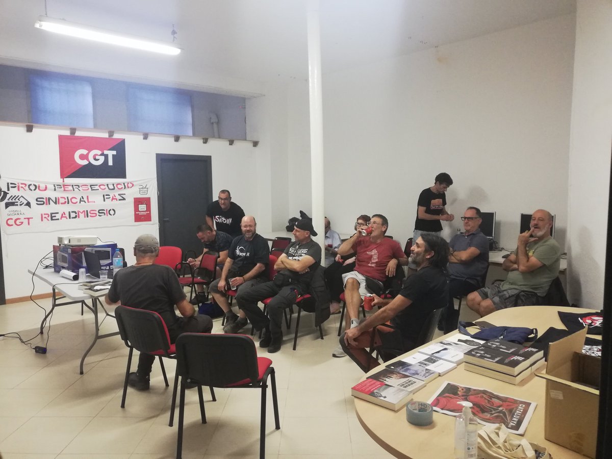TarregaCgt's tweet photo. Presentació llibre guia del maquis llibertaris a Catalunya!!!! https://t.co/XZ7yXicfsi