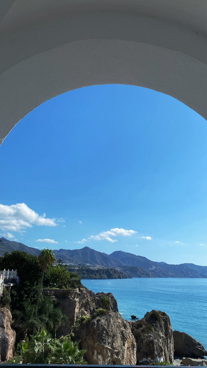 Docoplat's tweet photo. Endülüs’e gittim, 1000km arac kullandim, 151.000 adım attım. 

Asıl olay Güney İspanya’daymış. Sevilla, Ronda, Granada, Malaga, Nerja, Marbella…

Sidikli Barcelona’dan 10 kat daha güzel yerlerdi hepsi. https://t.co/JWRcYWdhhD