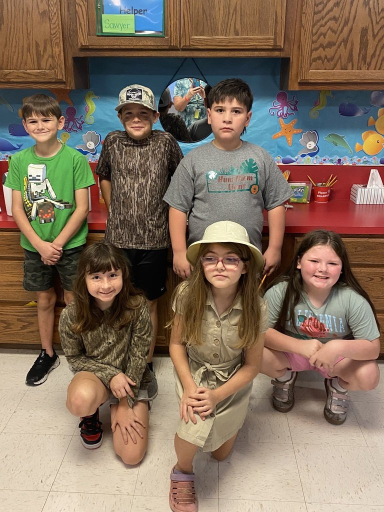 GroesbeckHOW's tweet photo. 🦁🐯 Things got a little WILD at HOW today! 🦓🐘
Our students and staff went on safari to show their GOAT spirit as we get ready to take on Teague! 🐐🏈
#GoGoats #SafariDay #WildAboutOurGoats #HOWGoats https://t.co/Jn3Zi0179U