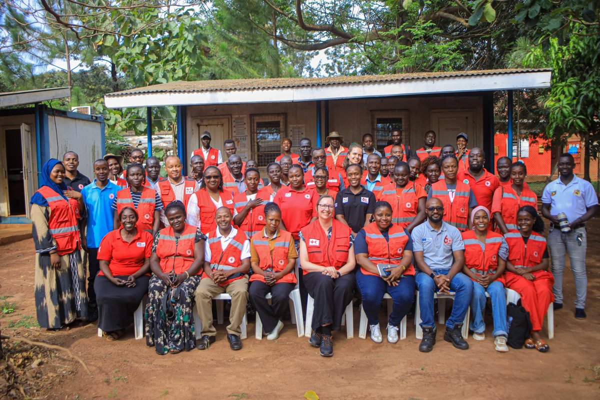 DrBrianBilalK's tweet photo. Thank you for strengthening what we do! @IFRCAfrica @LDaintrey @HenriMusembi @UgandaRedCross Volunteers & staff in Kiryandongo Refugee Operation. https://t.co/zqyvqY3Ew7
