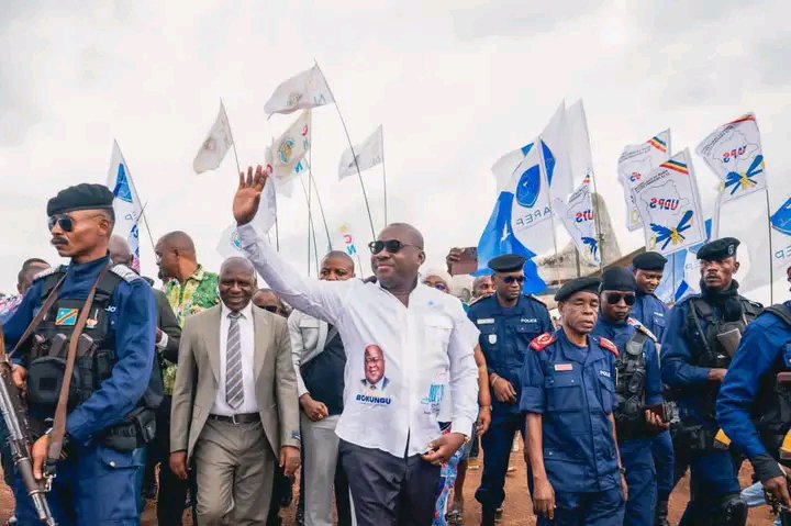 ItokoPrince's tweet photo. Excellence Guy Loando Mboyo a foulé ses pieds aujourd'hui sur sa province de la Tshuapa à Boende pour une visite politique https://t.co/pSIp4iyBvp