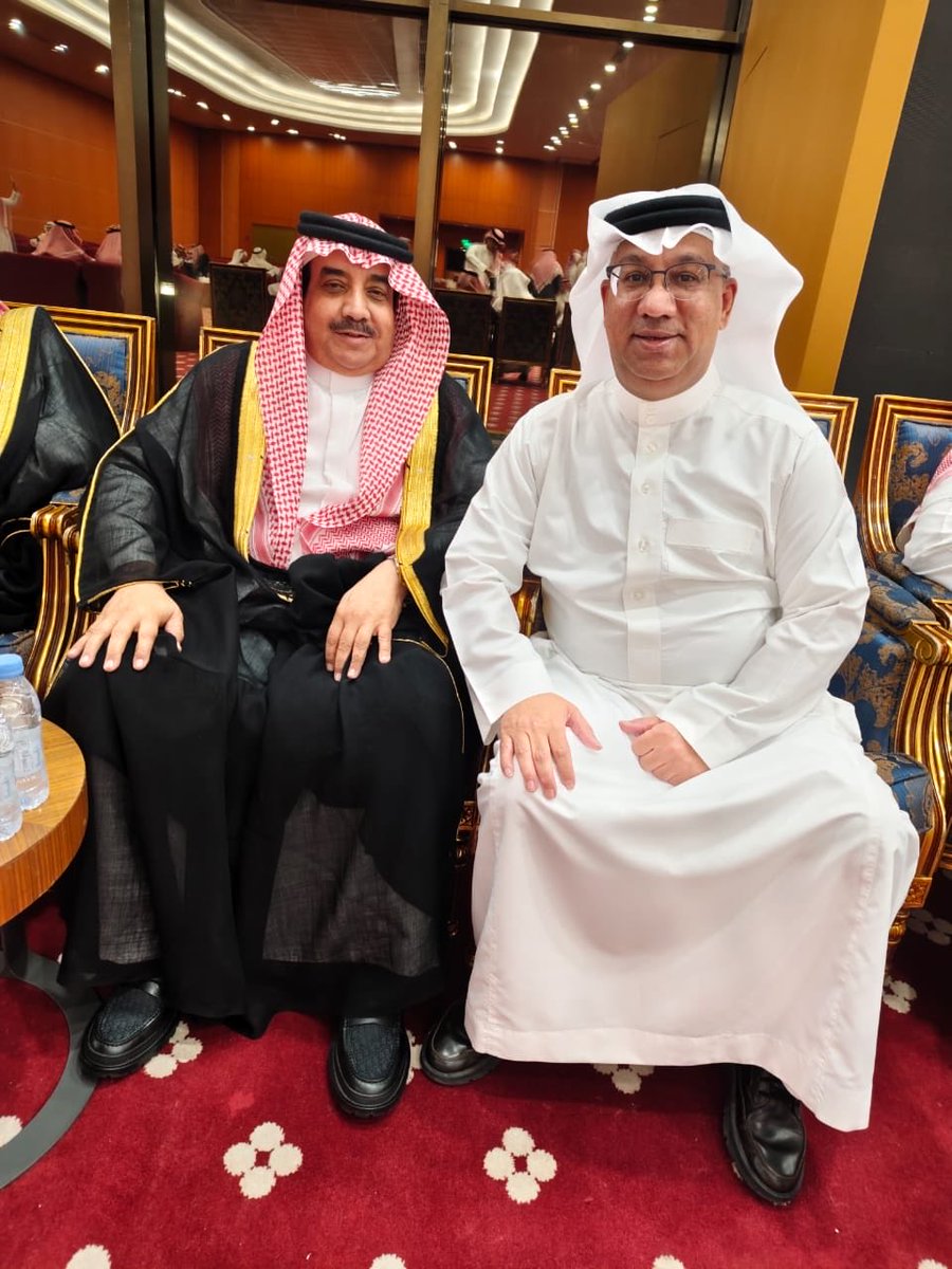 EssaAljokm's tweet photo. سعدت  هذه الليلة في مناسبة زواج ابن الرياضي المعروف /خالد الحوار  وكريمة الزميل /سامي اليوسف  بلقاء رئيس #الاتفاق الذهبي عبدالعزيز الدوسري وشقيقه عبدالرحمن وأبنه محمد .
كلما التقيت بهذه القامة والقيمة أعادني الزمن لزمن الأفراح والإنجازات الرياضية بالساحل الشرقي . https://t.co/NMZEMNEaFe