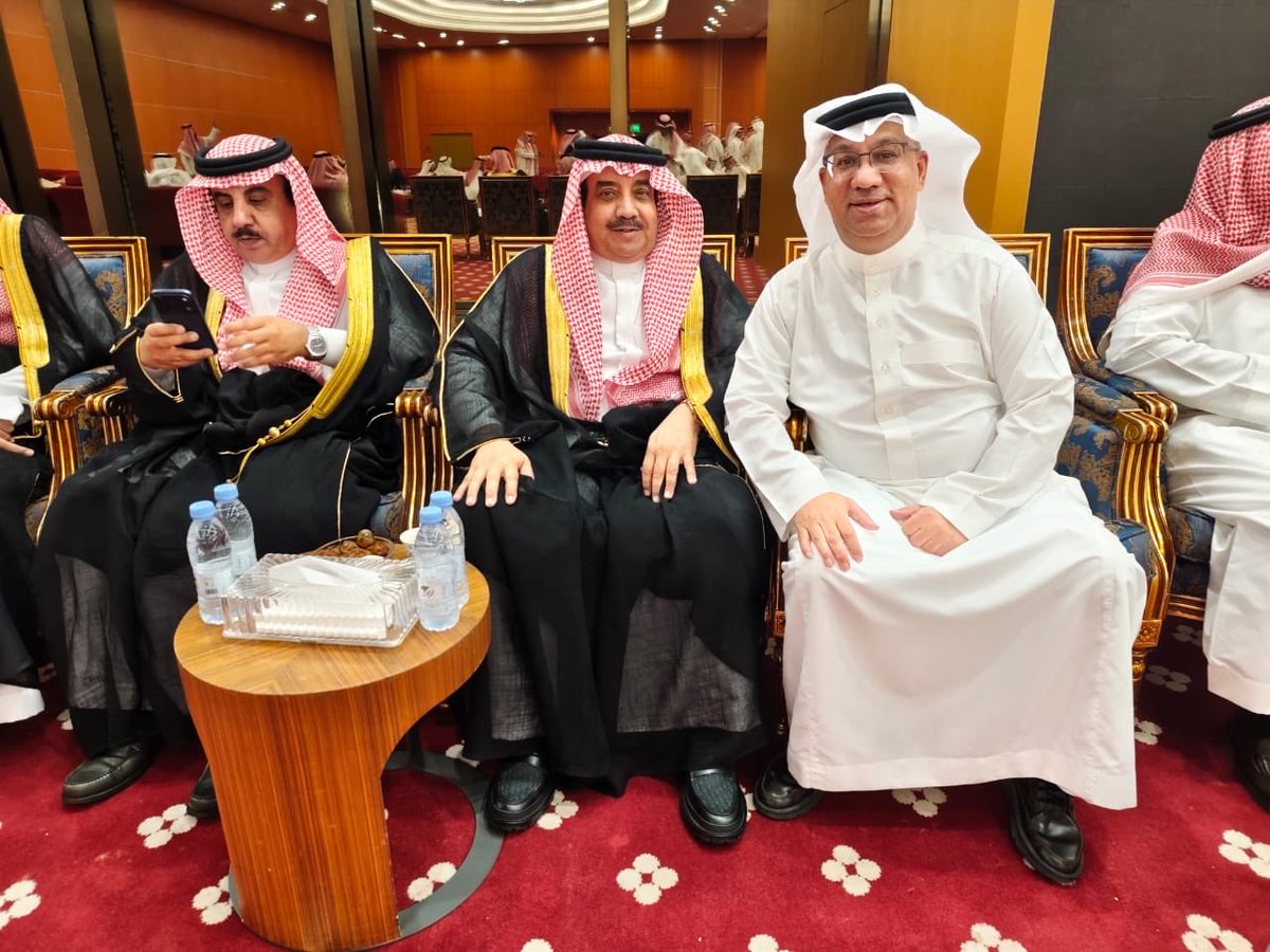 EssaAljokm's tweet photo. سعدت  هذه الليلة في مناسبة زواج ابن الرياضي المعروف /خالد الحوار  وكريمة الزميل /سامي اليوسف  بلقاء رئيس #الاتفاق الذهبي عبدالعزيز الدوسري وشقيقه عبدالرحمن وأبنه محمد .
كلما التقيت بهذه القامة والقيمة أعادني الزمن لزمن الأفراح والإنجازات الرياضية بالساحل الشرقي . https://t.co/NMZEMNEaFe