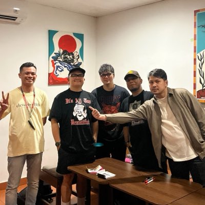 deadsinking's tweet photo. #NewProfilePic with abang abangan @eleventwelfth https://t.co/Uzs1UK1lKE