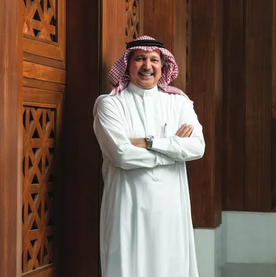 AZK_SA's tweet photo. 🚨 بلومبرغ:
أسرة الجفالي السعودية تنقل مكتب إدارة ثروتها من لندن إلى دبي.

- شركة Hasma Capital Advisors تدير محفظة بمليارات الدولارات لصالح عائلة الجفالي.

- تتجه لنقل غالبية عملياتها وموظفيها من لندن إلى دبي.
- أسست كيانًا قانونيًا في دبي خلال 2025.
- بدأت بالفعل عمليات توظيف في دبي وانتقل بعض موظفيها من لندن.
- من المخطط إغلاق فرعها البريطاني بحلول منتصف 2027.
- تستثمر أموال العائلة في الأسهم العامة والخاصة والدخل الثابت وصناديق التحوط.
- المجموعة تضم 10,000 موظف

- المكتب العائلي يدير ثروة العائلة و يستثمر في:
1. الأسهم المدرجة والاستثمارات الخاصة
2. أدوات الدخل الثابت
3. صناديق التحوط
4. استثمارات وأصول بديلة أخرى.

سبب الانتقال؟
يأتي الانتقال ضمن توجه أوسع لانتقال بعض الثروات ومكاتب العائلات من بريطانيا إلى الخليج، بالتزامن مع تغييرات ضريبية بريطانية تخص أصحاب الثروات الكبيرة. 

إبراهيم الجفالي وإخوانه التي تأسست عام 1936.