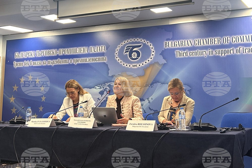 m_panayotova's tweet photo. 🇪🇺🇧🇬On the #InternationalDayofDemocracy we have brought the debate on democracy, #ECI &amp; active citizenship to #Sofia, at an @EU_EESC event hosted by the @BulChamber1895 &amp; #ESC.
🗣The European Citizens’ Initiative is a key instrument for pan-European participatory democracy.
🖱BTA https://t.co/ZBEJkvfP1k