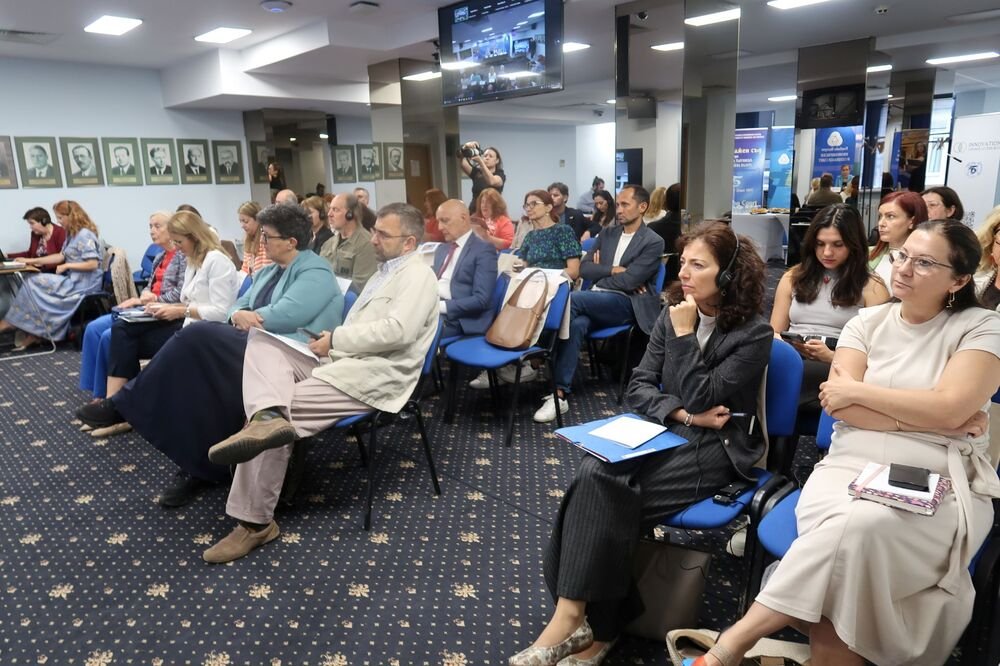 m_panayotova's tweet photo. 🇪🇺🇧🇬On the #InternationalDayofDemocracy we have brought the debate on democracy, #ECI &amp; active citizenship to #Sofia, at an @EU_EESC event hosted by the @BulChamber1895 &amp; #ESC.
🗣The European Citizens’ Initiative is a key instrument for pan-European participatory democracy.
🖱BTA https://t.co/ZBEJkvfP1k