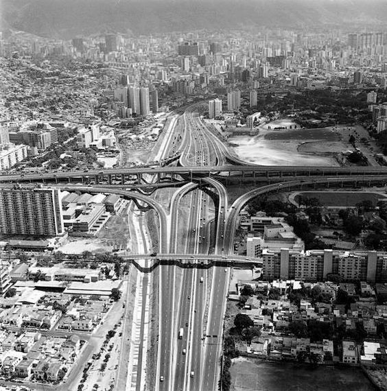 Marcvlza's tweet photo. Archivo gráfico a blanco y negro de la arquictectura  Venezolana 🇻🇪 https://t.co/BRARWHGWCm