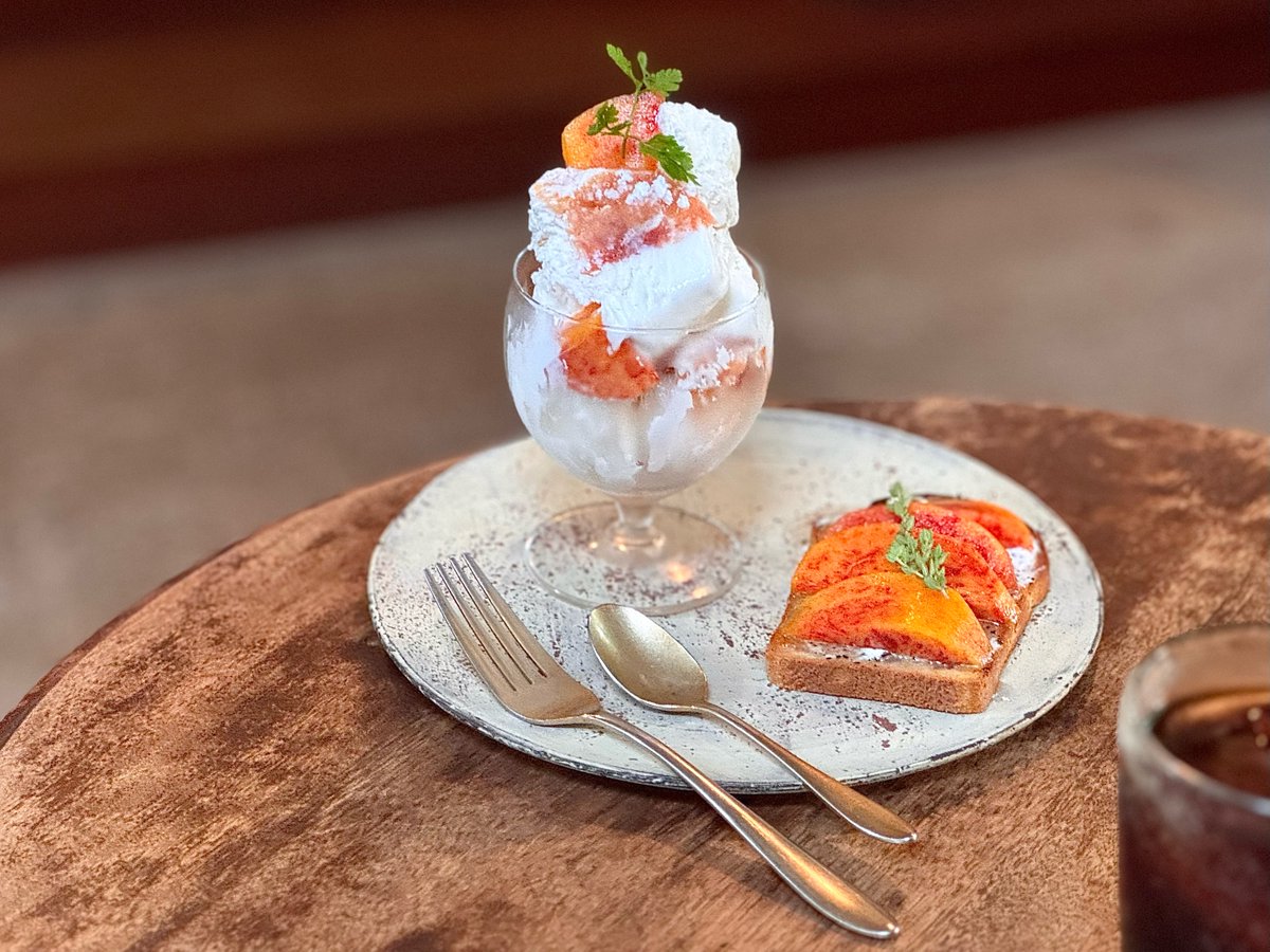 audreycampbellp's tweet photo. When the peach cassata was unavailable, this Wasser dessert was served instead. Juicy Wasser paired with refreshing frozen yogurt and fragrant honey toast. The frozen yogurt was icy and smooth, with generous chunks of Wasser. Its tangy yogurt https://t.co/O4J8nMbgcn