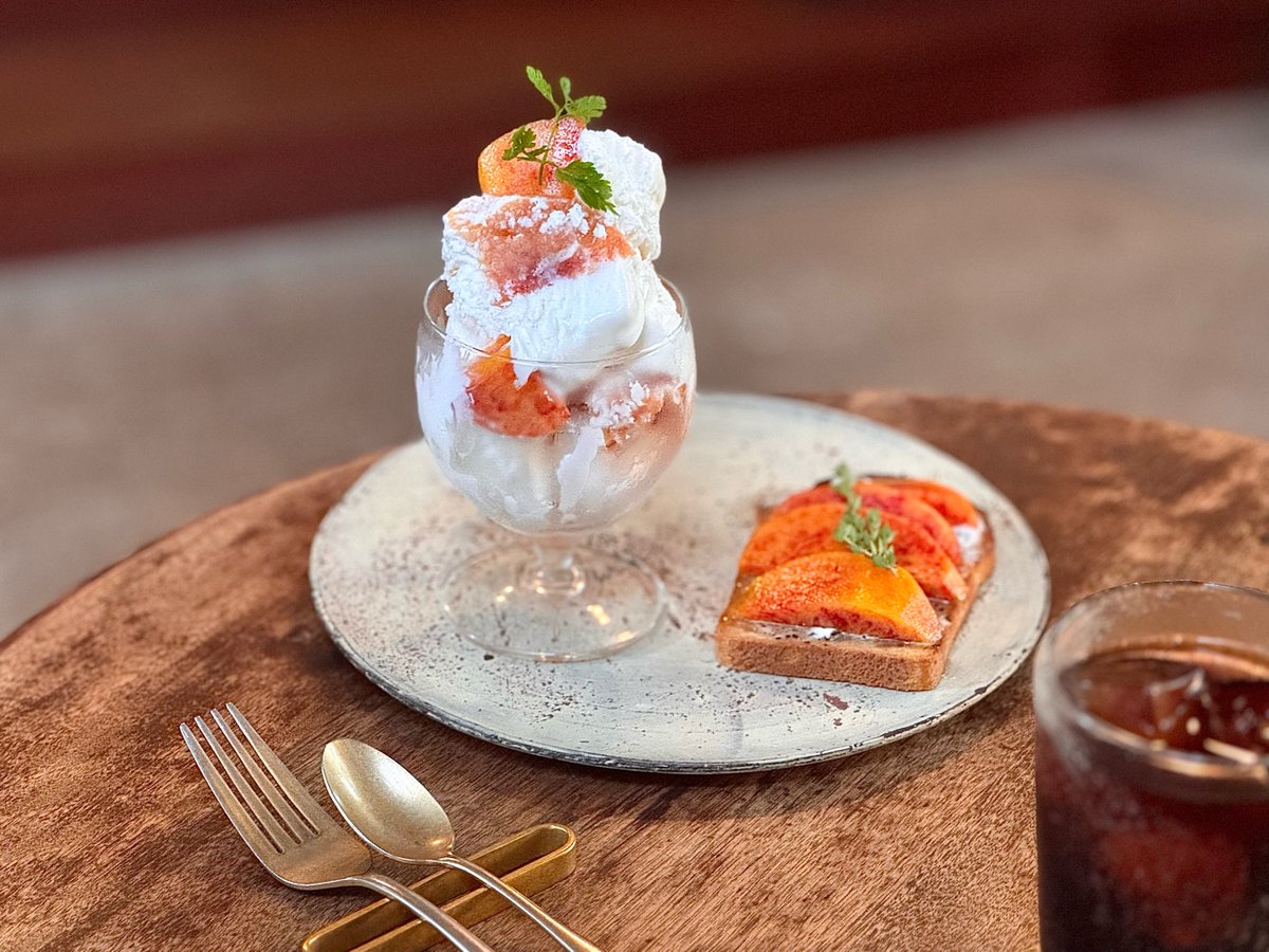 audreycampbellp's tweet photo. When the peach cassata was unavailable, this Wasser dessert was served instead. Juicy Wasser paired with refreshing frozen yogurt and fragrant honey toast. The frozen yogurt was icy and smooth, with generous chunks of Wasser. Its tangy yogurt https://t.co/O4J8nMbgcn