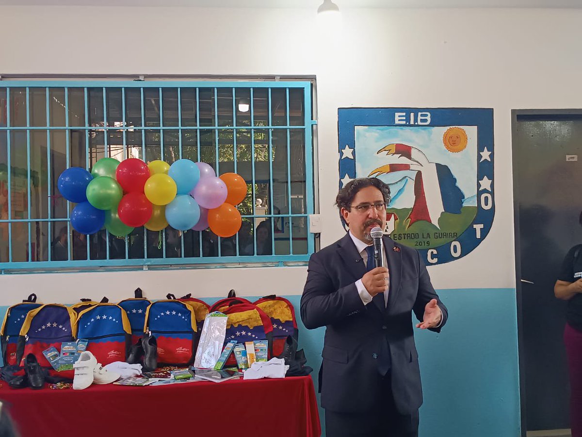 TC_KarakasBE's tweet photo. En una ceremonia a la que también asistió el Gobernador @Jateranoficial , hemos inaugurado la Escuela Primaria Guaicoto, situada en el Estado La Guaira, cuyos trabajos de mantenimiento y reparación se han completado gracias a la colaboración de empresarios turcos de DEİK y DTİK.

Deseamos mucho éxito a nuestros pequeños amigos venezolanos en el curso escolar 2026-2027.🇹🇷🇻🇪📚📖🧮

@Cancilleria_ve 
@Gob_LaGuaira 
@deikint 
@AydanKaramanolu