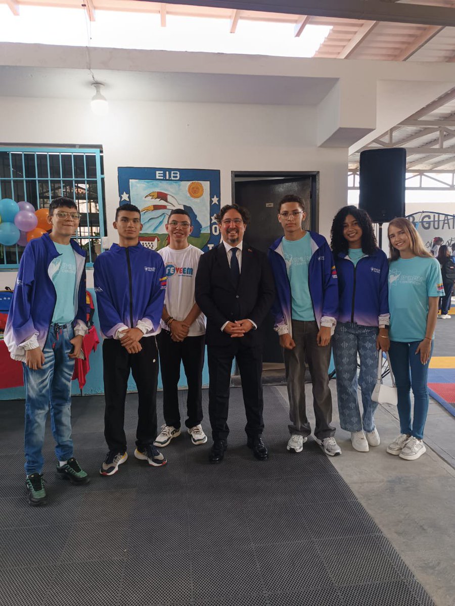TC_KarakasBE's tweet photo. En una ceremonia a la que también asistió el Gobernador @Jateranoficial , hemos inaugurado la Escuela Primaria Guaicoto, situada en el Estado La Guaira, cuyos trabajos de mantenimiento y reparación se han completado gracias a la colaboración de empresarios turcos de DEİK y DTİK.

Deseamos mucho éxito a nuestros pequeños amigos venezolanos en el curso escolar 2026-2027.🇹🇷🇻🇪📚📖🧮

@Cancilleria_ve 
@Gob_LaGuaira 
@deikint 
@AydanKaramanolu