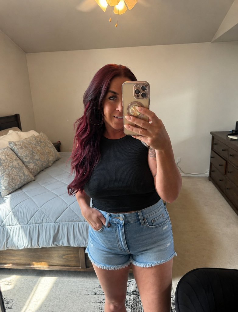 moore_amy70774's tweet photo. you want to see this mature, horny, single moms 53yo DDs? https://t.co/pQo6cXRfYr