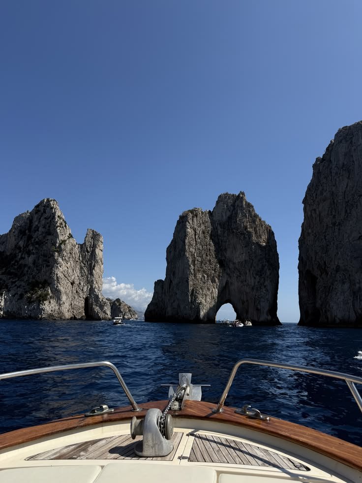 onllycutestuff's tweet photo. Capri, Italy https://t.co/15afDHo2Fy