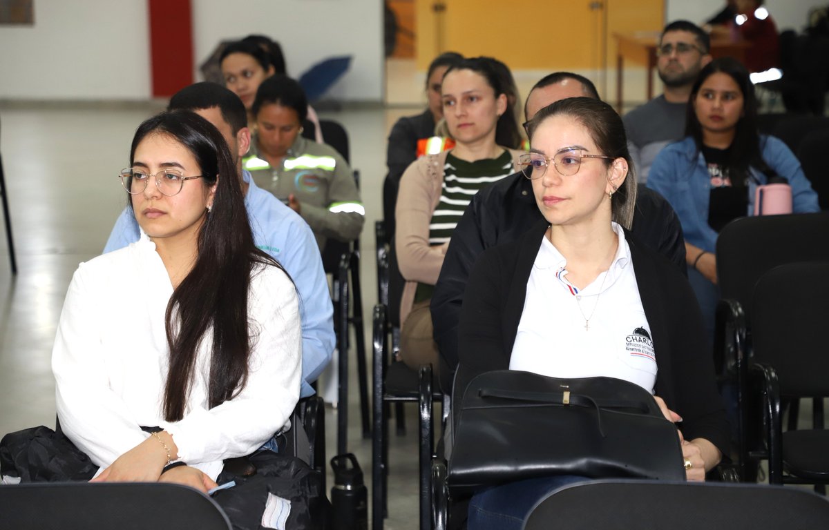 MTESS_PY's tweet photo. #REOP| ¡Ñeembucú se capacita en cumplimiento de las obligaciones laborales! 

En la sede de la @MuniPilarPy, arrancamos la charla sobre los procedimientos para cumplir con las obligaciones en el sistema de Registro Obrero Patronal del Ministerio de Trabajo, a fin de avanzar en la conformación de los Libros de Información Laboral.

La apertura estuvo a cargo de la directora regional de Ñeembucú del Ministerio de Trabajo, Justina Aquino, y la capacitación es encabezada por el director de Registro Obrero Patronal, Héctor Legal. Participan profesionales contables, abogados, personal de recursos humanos, administrativos, entre otros.