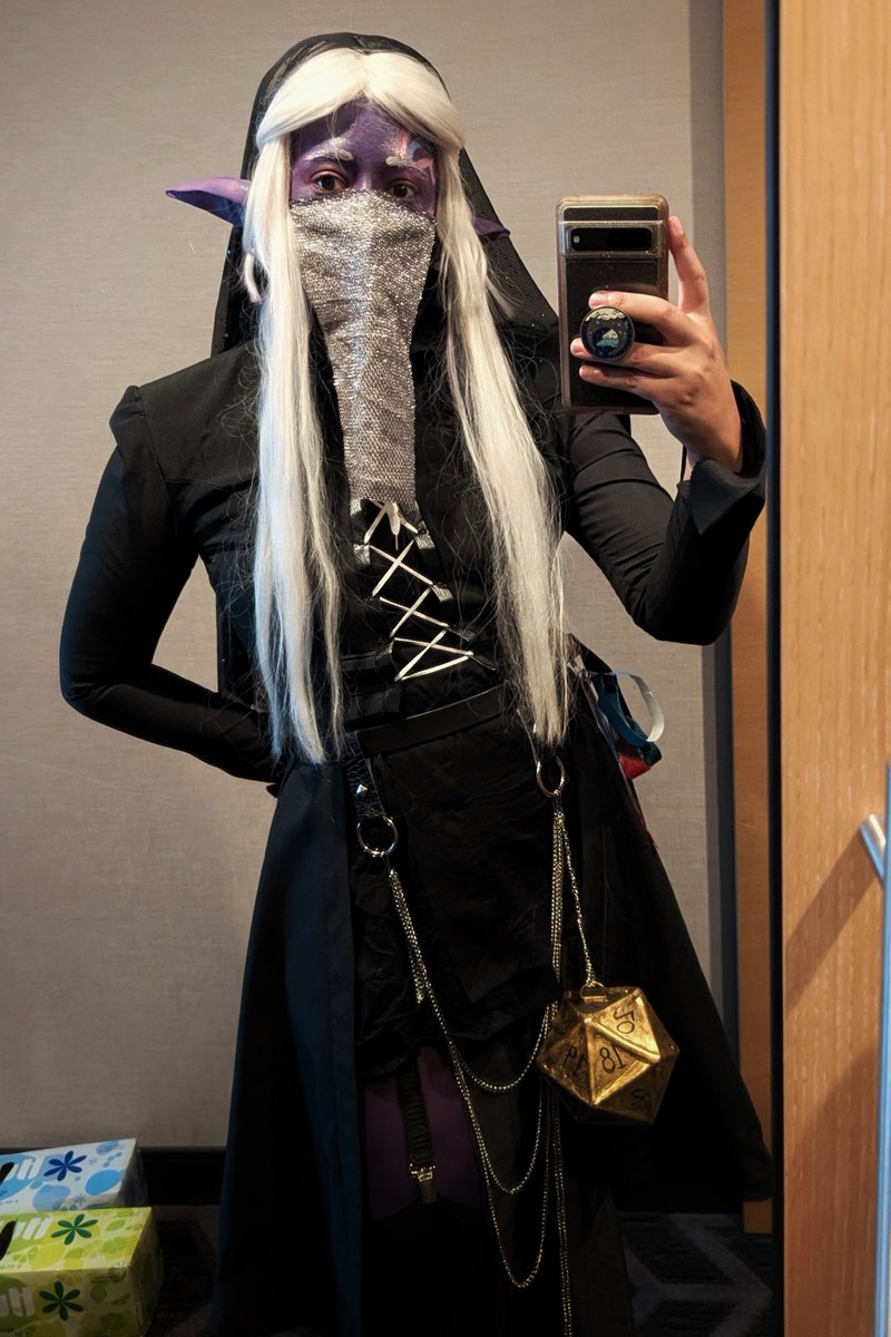 Kyola_Creative's tweet photo. Whole gang fitted (with kn95s)
#criticalrolecosplay #cr4 https://t.co/fzeZAUlGin