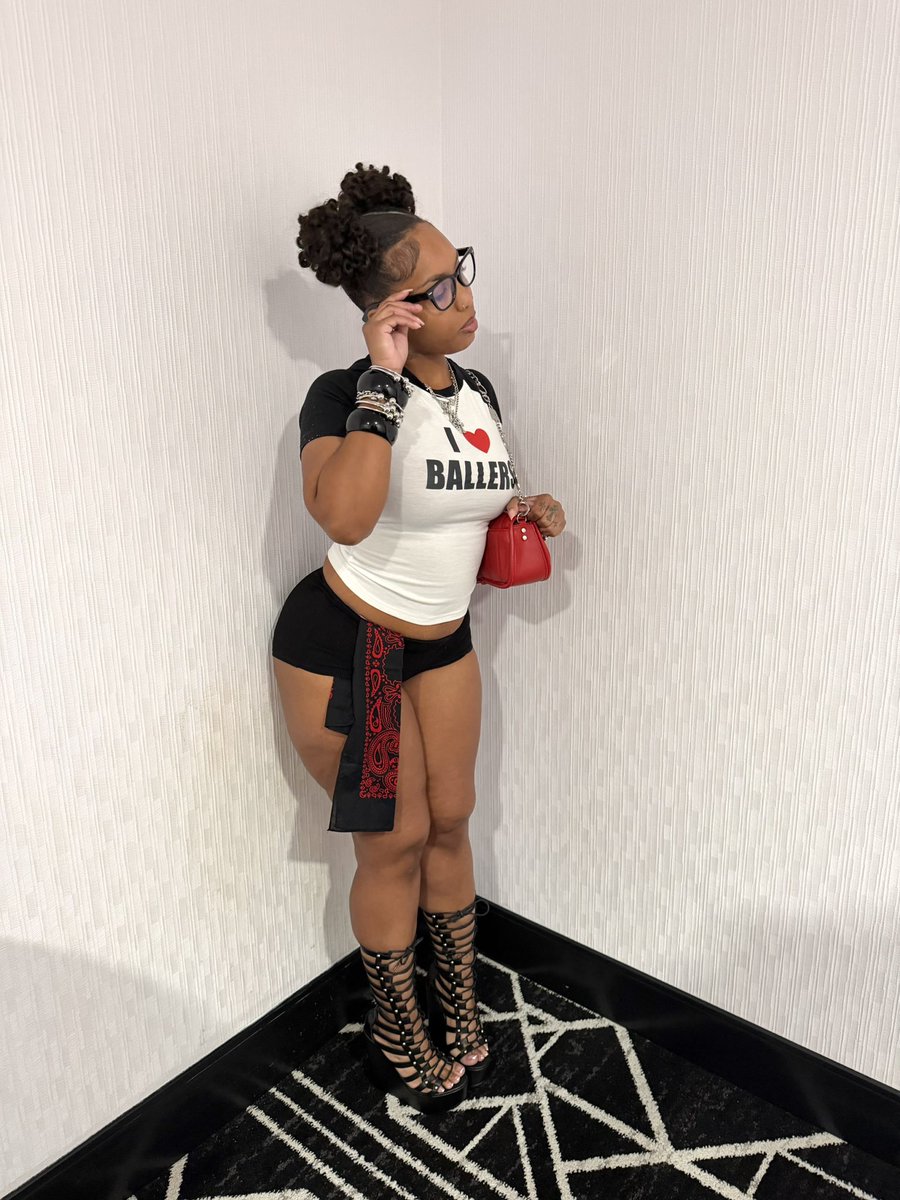 realhoneyleigh's tweet photo. u❤️me https://t.co/ZnaM7bXPys
