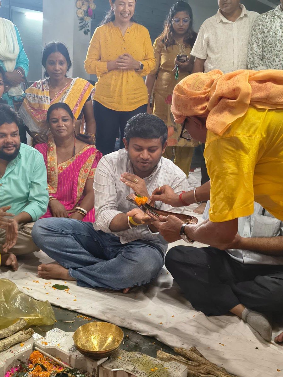 iBirajBiswas's tweet photo. দেবশিল্পী শ্রীশ্রী বিশ্বকর্মা দেবের পুজোদান | #UttarKannya #NBDD https://t.co/6chrlW72gJ