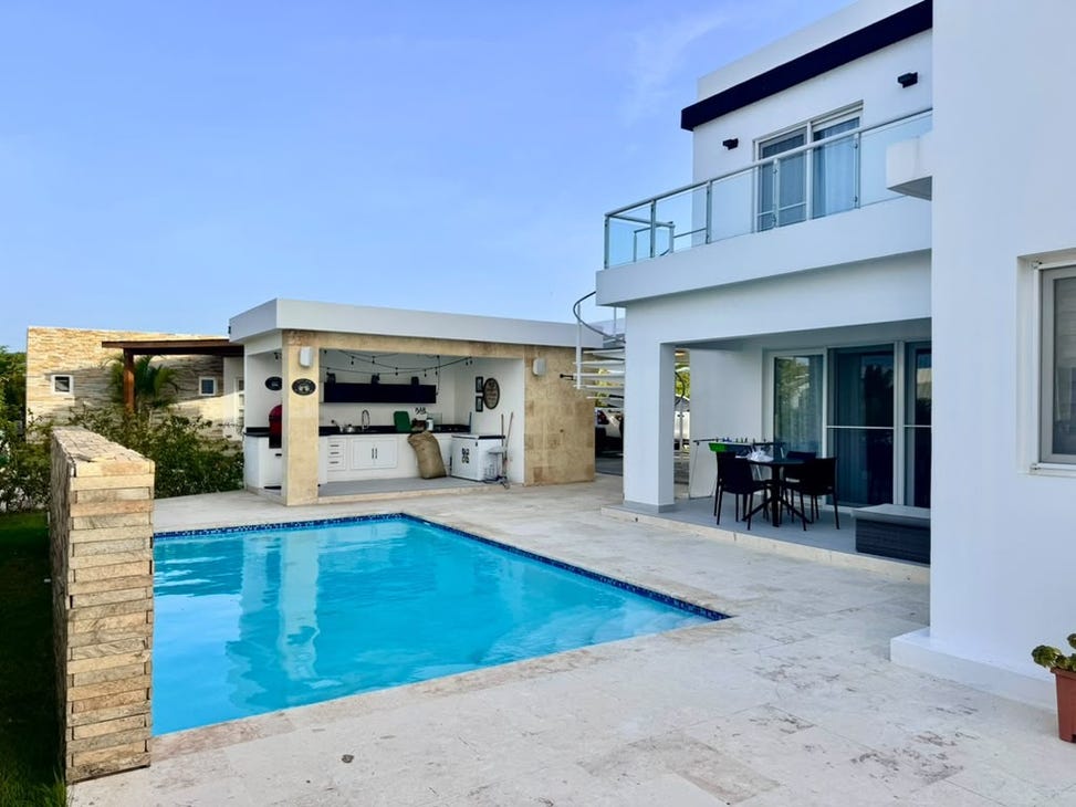 OnlyPrestigious's tweet photo. 🏡 House | Sosúa, Puerto Plata, Dominican Republic
💵 Price: Price upon request

✨ 3-bed, 3-bath residence (2,034 sqft)
📍 Located in Sosúa, Puerto Plata (QFFR+XHJ)
💼 Listed by Coldwell Banker Amber Coast Realty https://t.co/Amskmh46FY