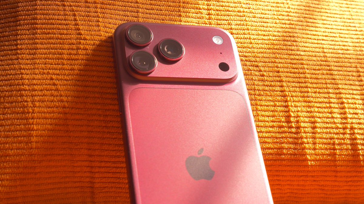 RjeyTech's tweet photo. I fell for Apple’s elite marketing and bought the burgundy iPhone 18 Pro.

It looks absolutely amazing in pictures and video but in person it looks cheap, dull and kind of like a fake iPhone.

Should have gown with Glacier or Black.

I took these pictures to show you guys how aesthetic the buggy looks online but make sure you check it out in store before making a decision.