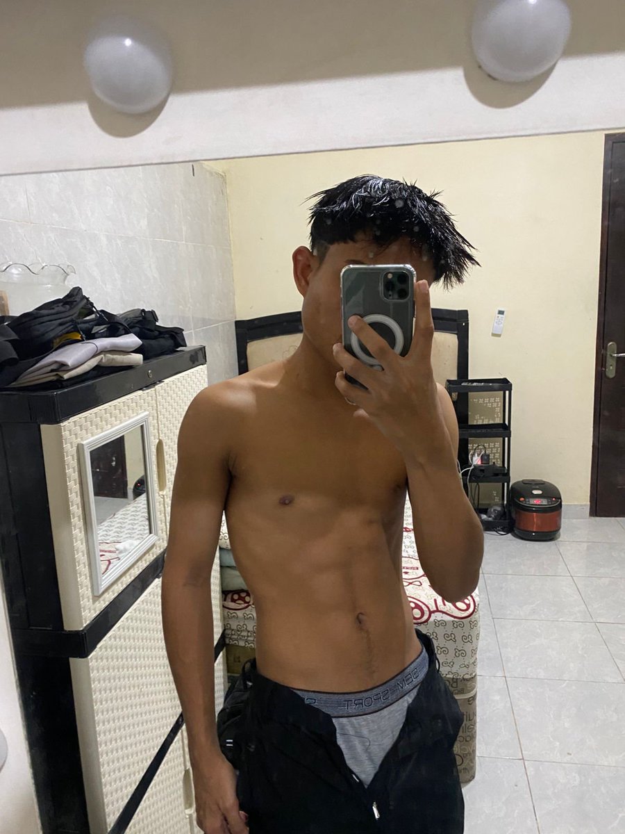 Slimm_Manly's tweet photo. Habis pulang kerja mandi biar seger🙈💦#gaybali
#slimmanly
#fyppage
#viral
#cowokganteng https://t.co/92uyVp7ysd