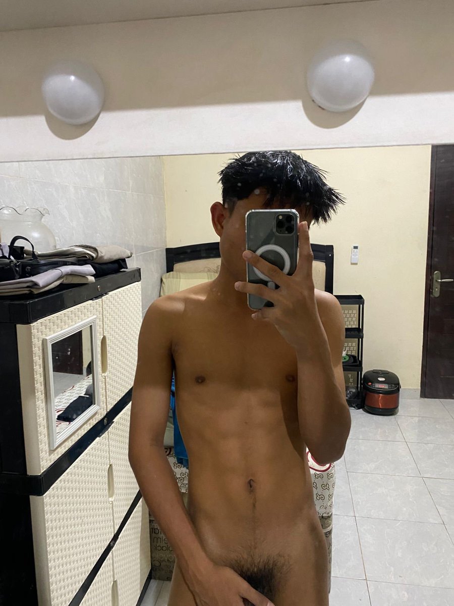 Slimm_Manly's tweet photo. Habis pulang kerja mandi biar seger🙈💦#gaybali
#slimmanly
#fyppage
#viral
#cowokganteng https://t.co/92uyVp7ysd