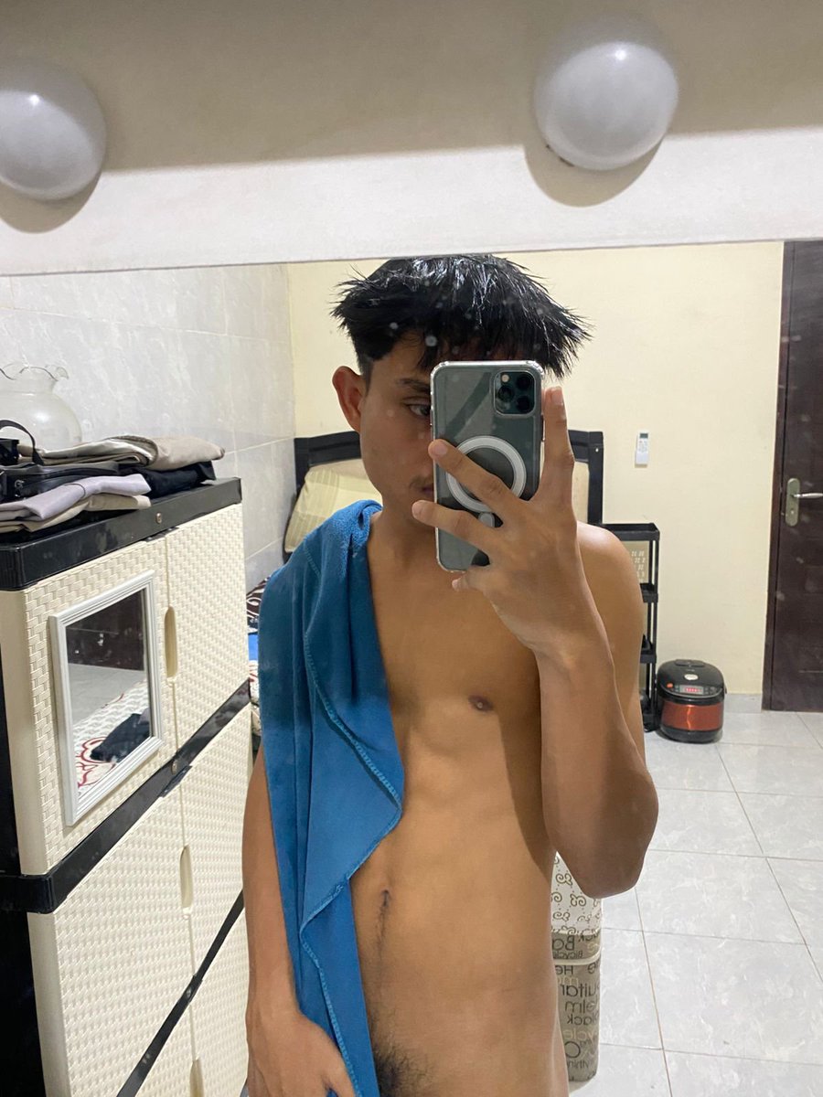 Slimm_Manly's tweet photo. Habis pulang kerja mandi biar seger🙈💦#gaybali
#slimmanly
#fyppage
#viral
#cowokganteng https://t.co/92uyVp7ysd