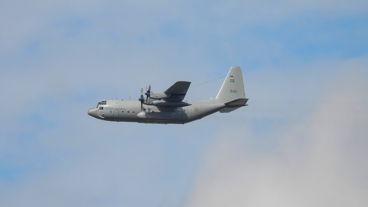 EHEH_Spotter's tweet photo. #FalconLeap2026 

#ROGUE09: Royal Air Force Airbus A400M ZM419  
#ROGUE04: Swedish Air Force C-130H 84006 
#ROGUE05: Romanian Air Force C-27J 2704 
#ROGUE01:  RNLAF C130H G-273 

 #NLspot #Garden #P950 https://t.co/5iqD4Uqjh1