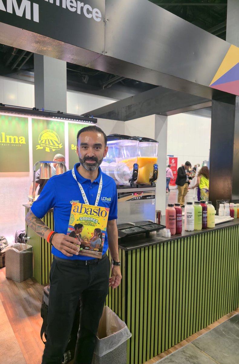 abasto's tweet photo. Juan Lozano from #LCFoodDistributor was one of our connections at the @afbshow.
We enjoyed stopping by his booth, saying hello, and learning more about the products they showcased during the show.
#abastomedia #abastomagazine #abastonews #foodandbeverageindustry https://t.co/wvSDLlf0fY