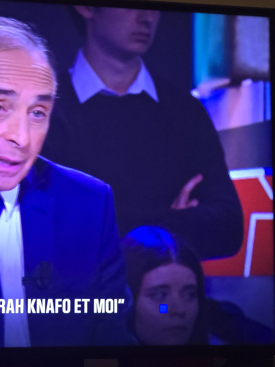 gregounet75's tweet photo. @AlerteMediasFR Il a fait ce geste au moins une trentaine de fois https://t.co/kYQaf9DwjS