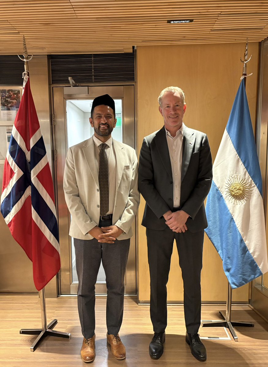 EmbNorArg's tweet photo. Positiva reunión con Marwan Sarwar Gill, Presidente de la Comunidad Musulmana Ahmadía en Argentina @AhmadiaArg. Un valioso intercambio sobre diálogo, inclusión y valores compartidos. Espero que podamos seguir trabajando juntos. https://t.co/tYK5EcZOcp