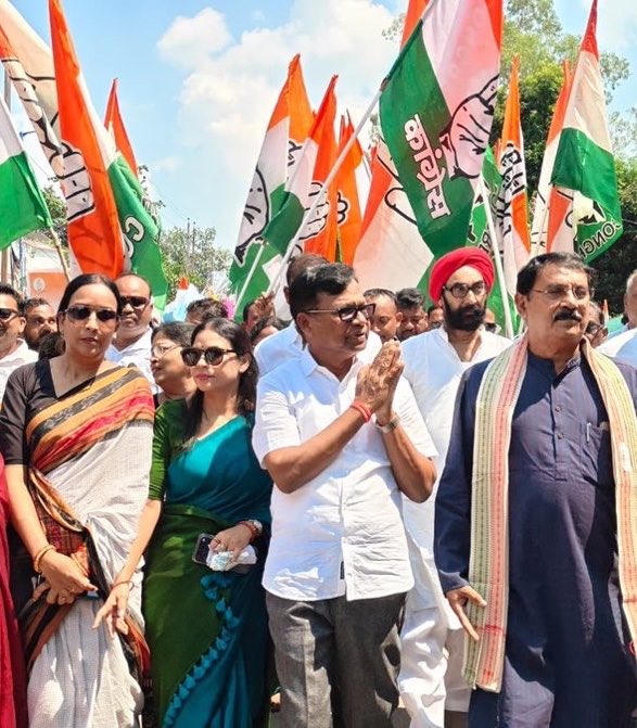 unmutemohit's tweet photo. 🚨JUST IN: Odisha Congress President Bhakta Charan Das has joined the INDIA alliance protest in Sundargarh, demanding the withdrawal of the MMDR Act and raising concerns over Odisha’s mineral resources and state rights.

Tribal interests and Odisha’s rights over its mineral RESOURCES remain non-negotiable.