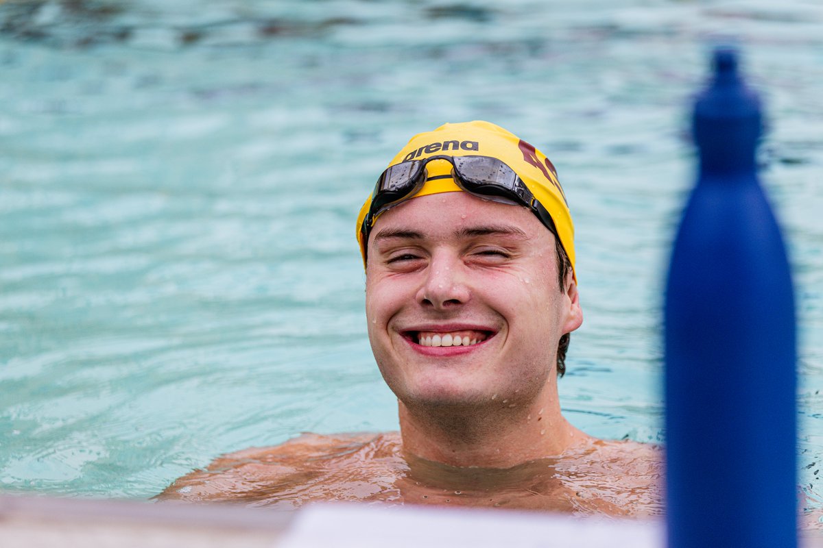 ASUSwimDive's tweet photo. All smiles because it's finally Friday 😁

#ForksUp /// #O2V https://t.co/ylucuPADGc