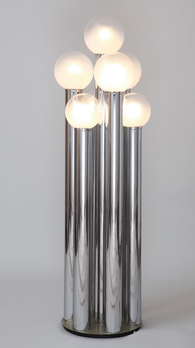 luusssso's tweet photo. Good things happen when you combine metallics and spheres in lighting design https://t.co/1zds4JI1ZT