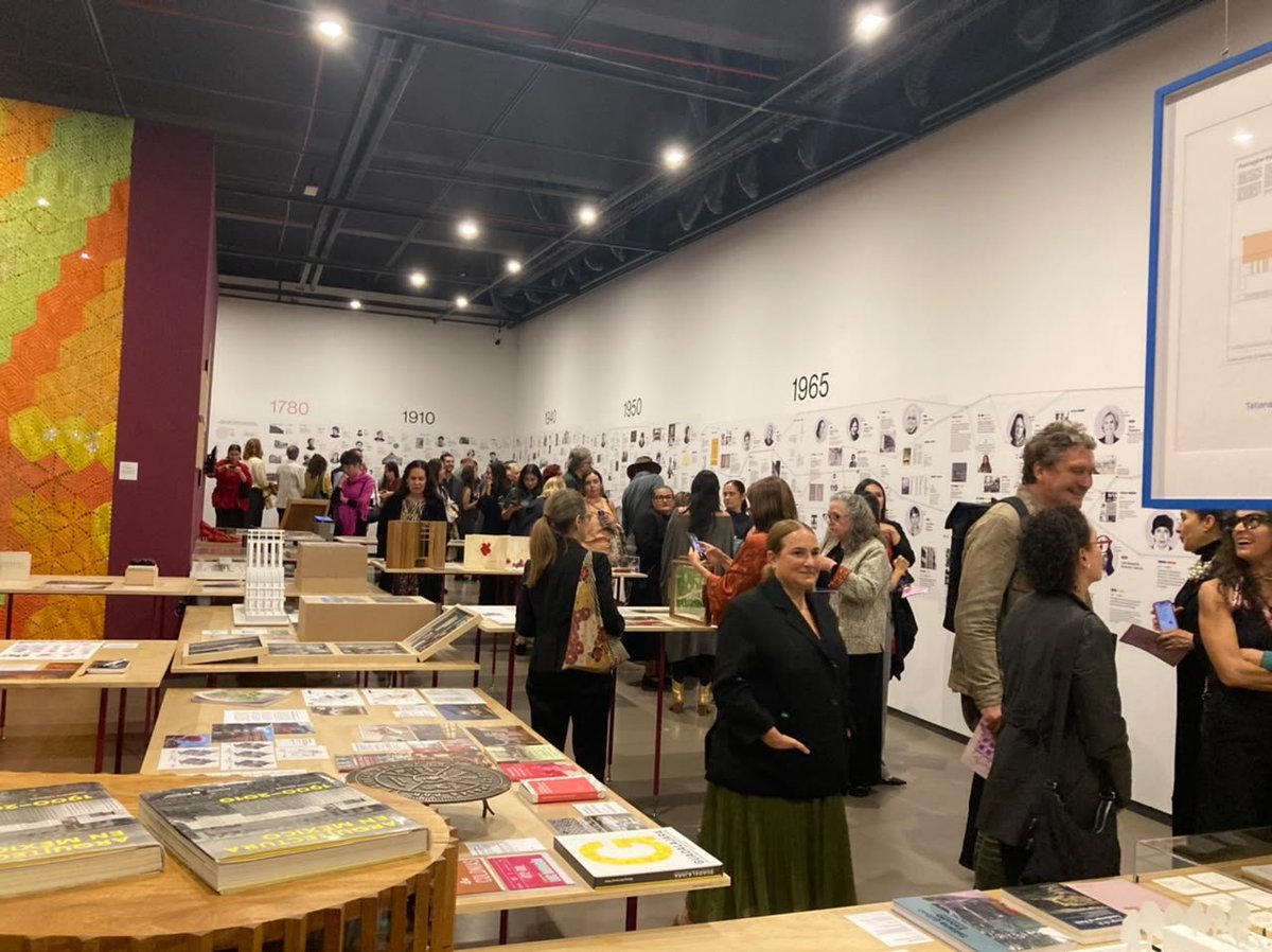 Catalunya_MX's tweet photo. La Delegación asistió a la inauguración del Festival  @mextropoli, el foro de arquitectura y urbanismo de referencia en América Latina. Este año destaca la participación de numerosos arquitectos catalanes, así como la colaboración del #CCCB, @IRLlull y la propia @Catalunya_MX. https://t.co/FafVBySgU8