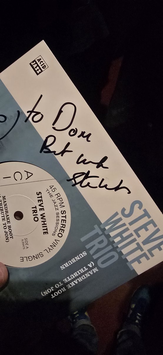 paxtondom's tweet photo. It was great to meet legendary drummer Steve White afterhis gig at the 100 club in London last night.
Got him to sign the lastest single too.
.
.
#stevewhite #StyleCouncil https://t.co/6yhMmRe0Gg