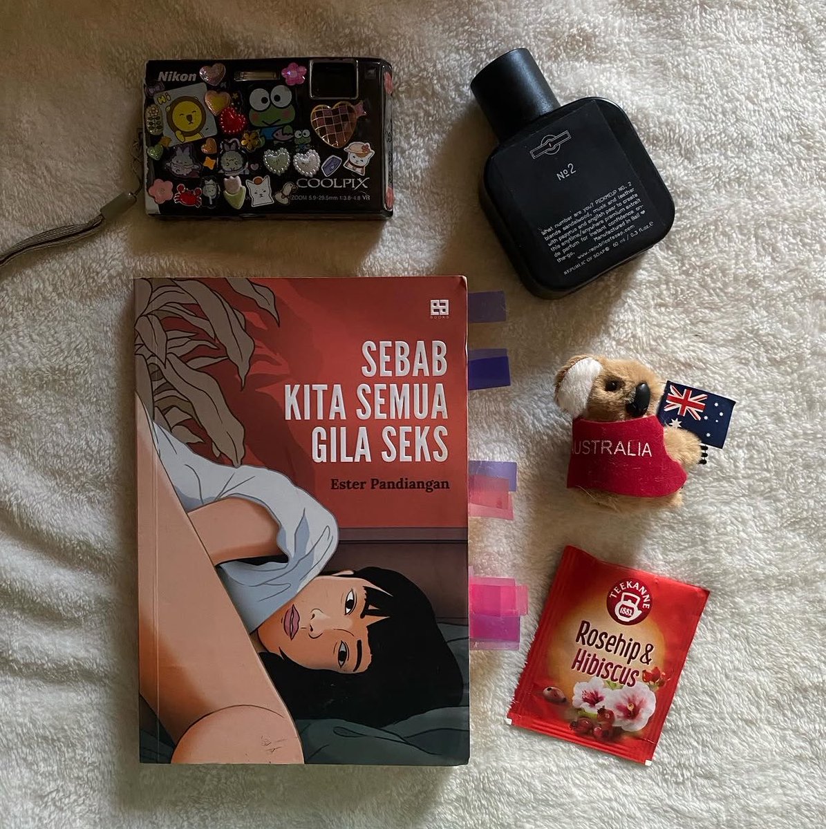 aldapstsr's tweet photo. Temen2 perempuanku pls baca inii, bukunya tentang cerita2 perbincangan pribadi soal seks yang sebagian besar lingkungan kita masih dianggap tabu dan aku suka krn dikemas dengan penyampaian gampang dipahami btw bisa juga belajar seks edukasi juga lwt buku ini 🥹❤️ https://t.co/4DeIjOM7fe