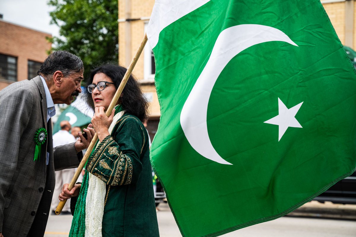 BlockClubCHI's tweet photo. Though commonly known as “Little India,” the West Ridge street is a hub for a diverse swath of South and Southeast Asian immigrant communities that continue to grow. 

Your Guide To Devon Avenue: Where to eat, shop and spend the day. https://t.co/igp7qJvg3A https://t.co/MxMLIcQMjz