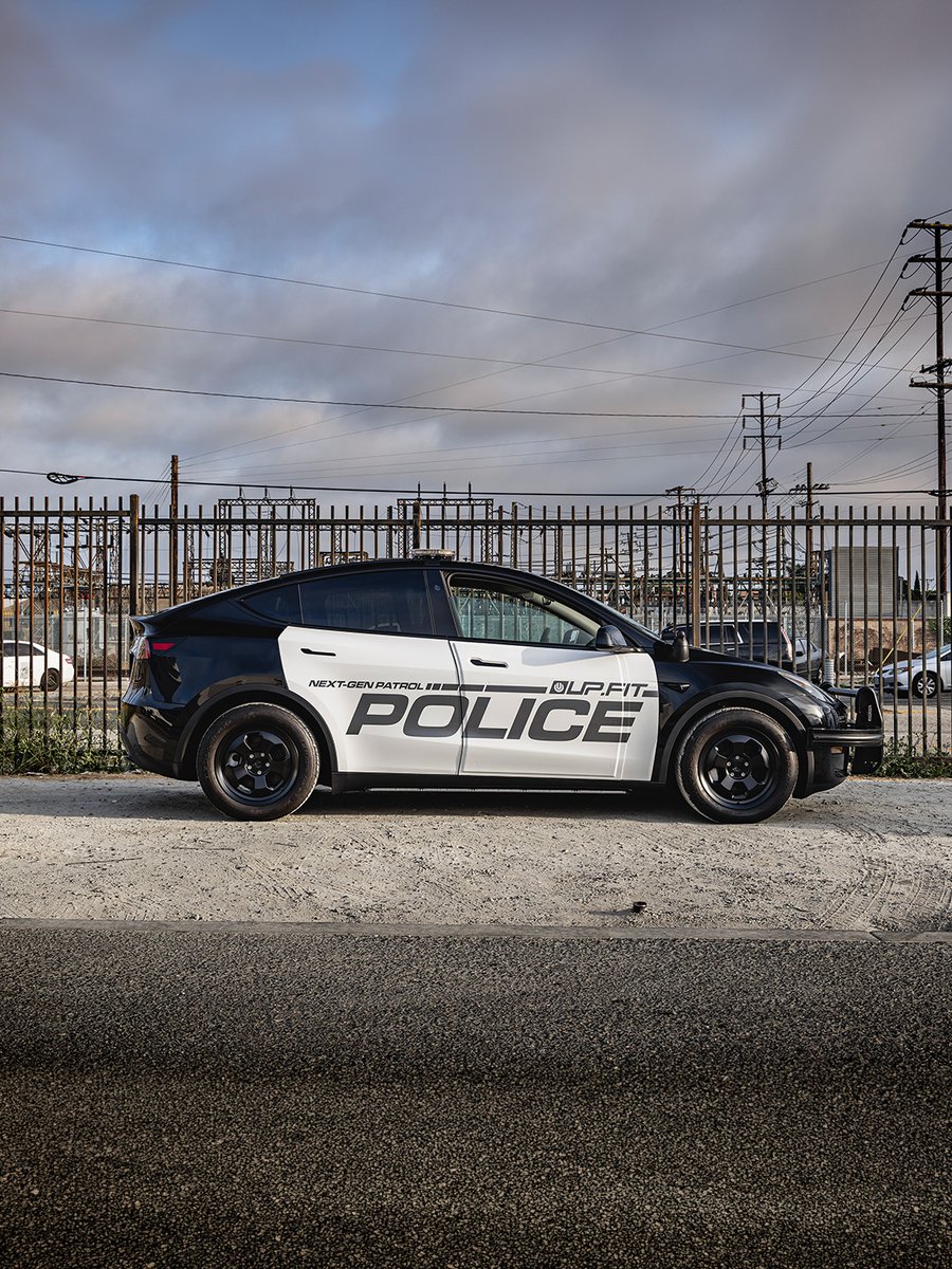 UpfitTesla's tweet photo. Estimated 5-yr operating costs*:
https://t.co/CqAs1zektt Model Y Patrol: $19,488
Traditional Police Patrol Vehicle: $83,954

84% less on fuel. 54% less on maintenance. ~$64K saved per vehicle. ⚡🚔

*Based on modeled duty-cycle assumptions; actual savings vary. https://t.co/GeDIrdGLmg