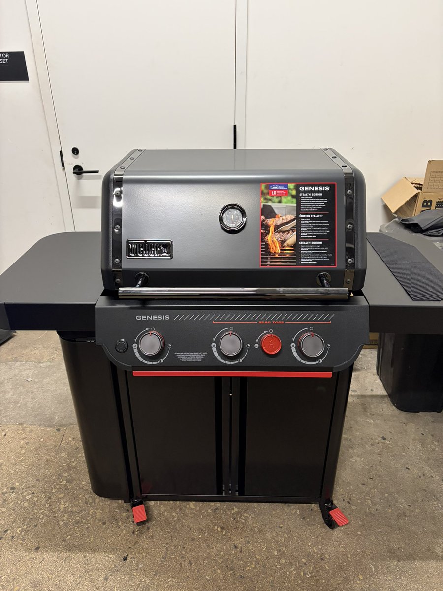 DanteTheDon's tweet photo. Speaking of grills…. Big thank you to @WeberGrills for sending @chefdonnyy this beautiful Genesis Grill for our @backyardstool https://t.co/GfPj7PYeiO