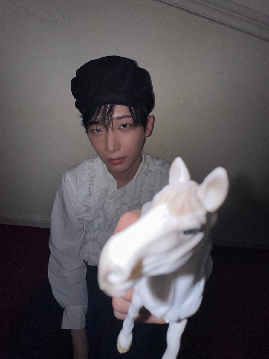 kidultcomplex's tweet photo. sorry cant talk rn im being robbed at horsepoint https://t.co/OdJjVb08n4
