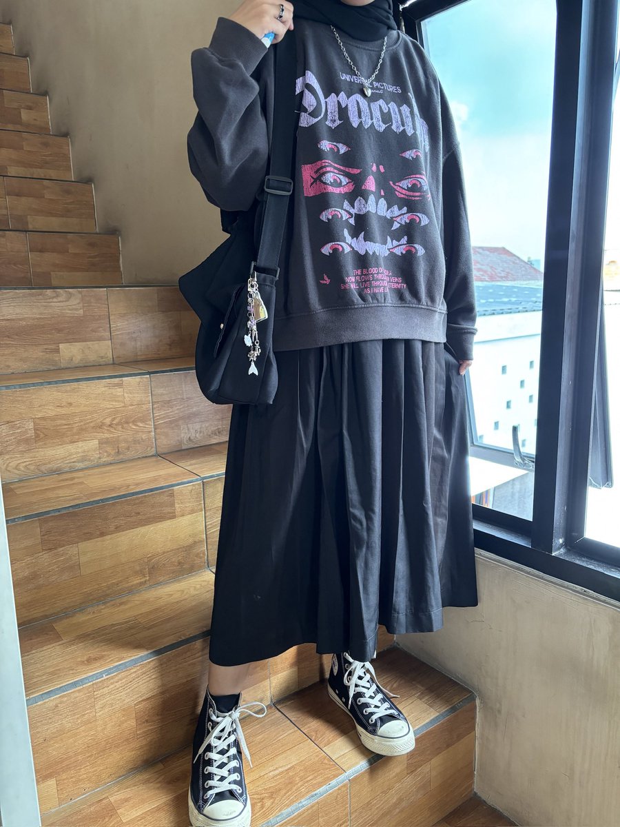 haibilla's tweet photo. before 🖤⛓️                 after 🎀🩰 https://t.co/R78QfEm2CB