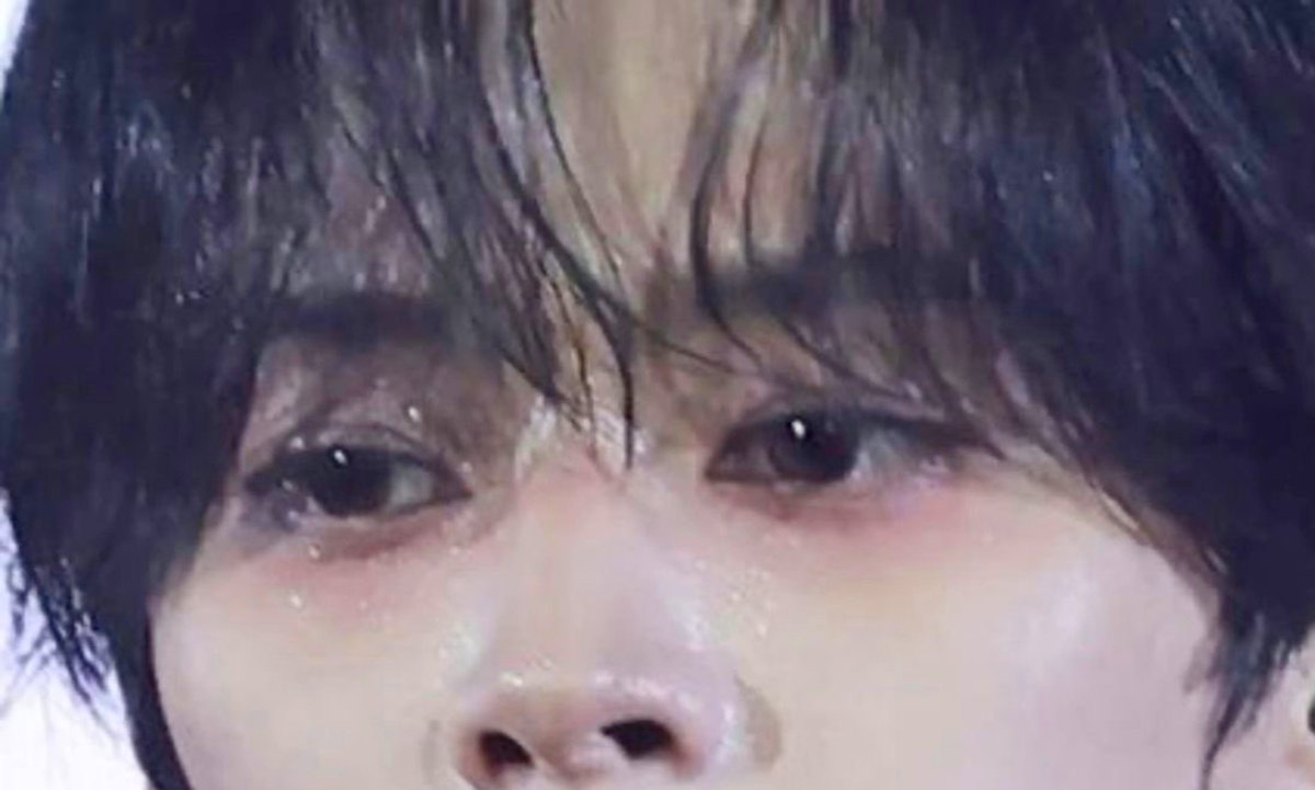 berrylinos's tweet photo. don't u ever perceive leeknow's eyes and go "wow" https://t.co/ytksGtxnD2