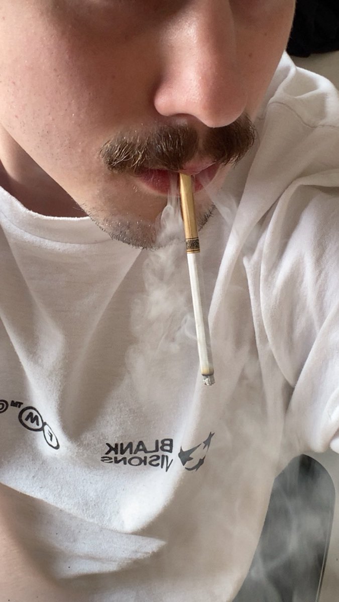 cigarrogratuito's tweet photo. nos conhecemos num momento muito chinês da minha vida https://t.co/N1xvpDwmHf