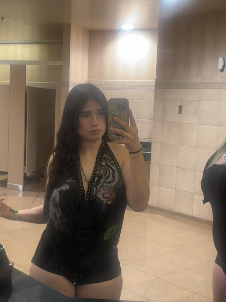 Malenei_'s tweet photo. Who want the smoke #concert #ohgeesy #stunnagirl #vegas https://t.co/SXvPthNhbP