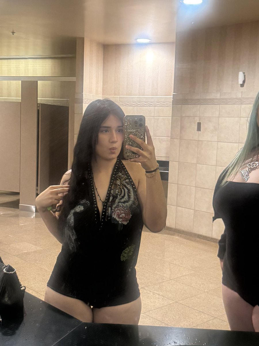 Malenei_'s tweet photo. Who want the smoke #concert #ohgeesy #stunnagirl #vegas https://t.co/SXvPthNhbP